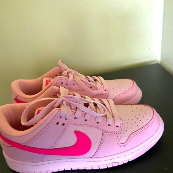 Dunk Low GS ‘Triple Pink’ - Picture 5 of 6